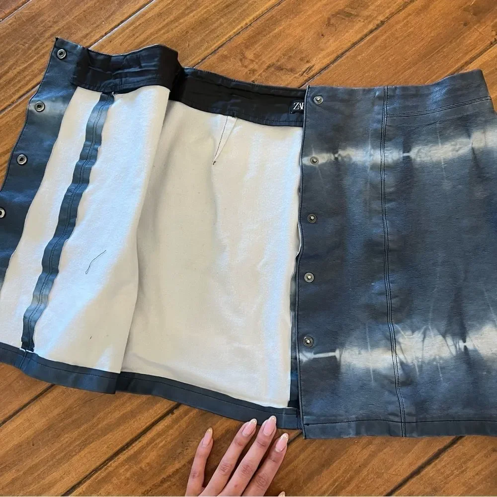 Faux Leather tie dye skirt - Picture 5 of 7